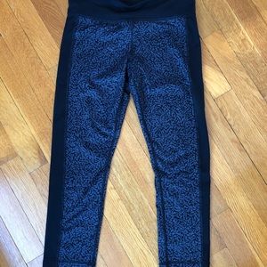 Under Armour womens cropped workout pants SM/P